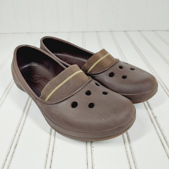 Crocs Juneau Women’s Slip On Rubber Loafer Flats Brown Closed Toe Shoes F541 - Picture 4 of 11